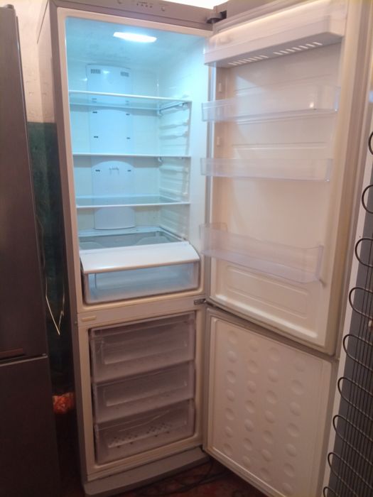 Продам холодильник Samsung No Frost в отличном состоянии
