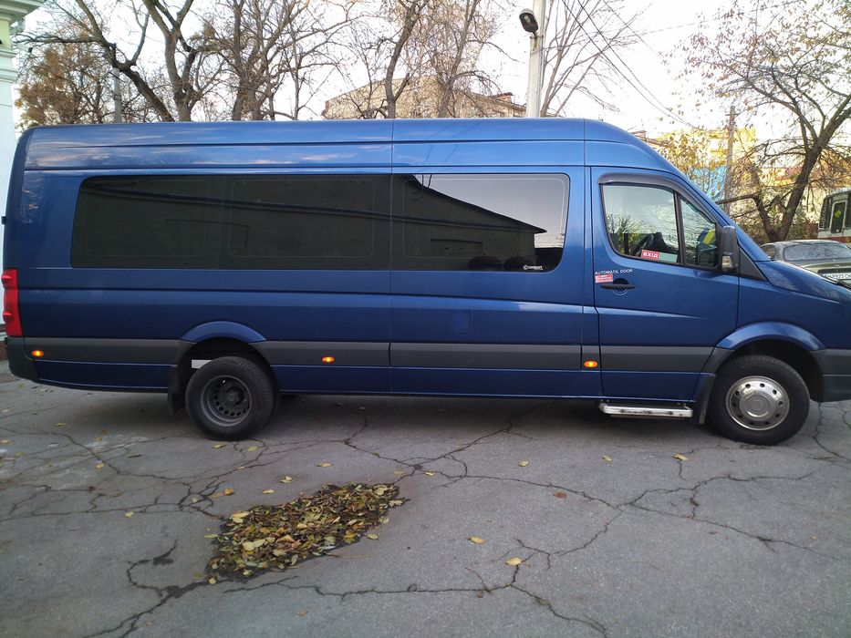 23 посадочних місця + водій