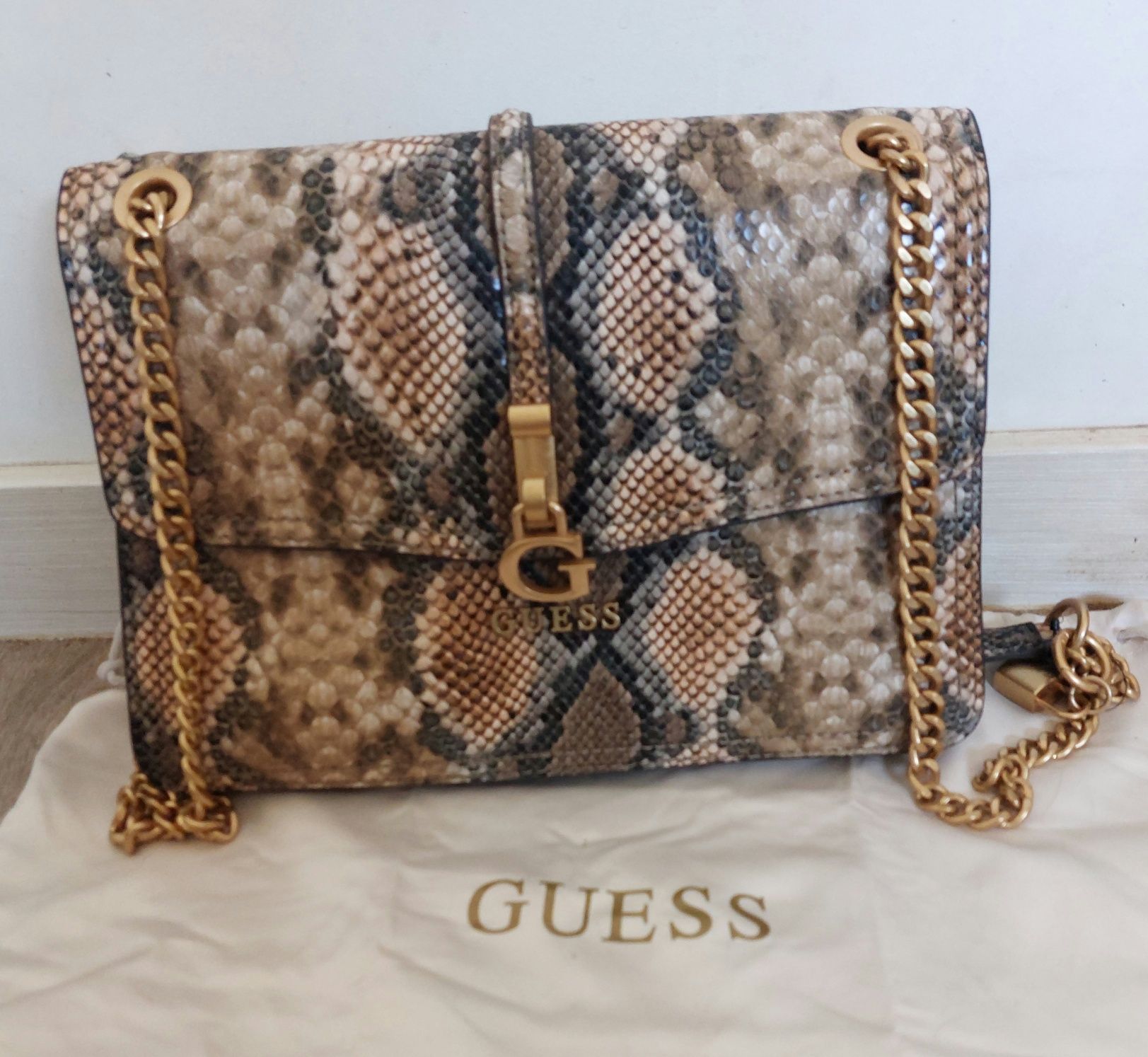 Mala da Guess genuina e com porta moedas igual