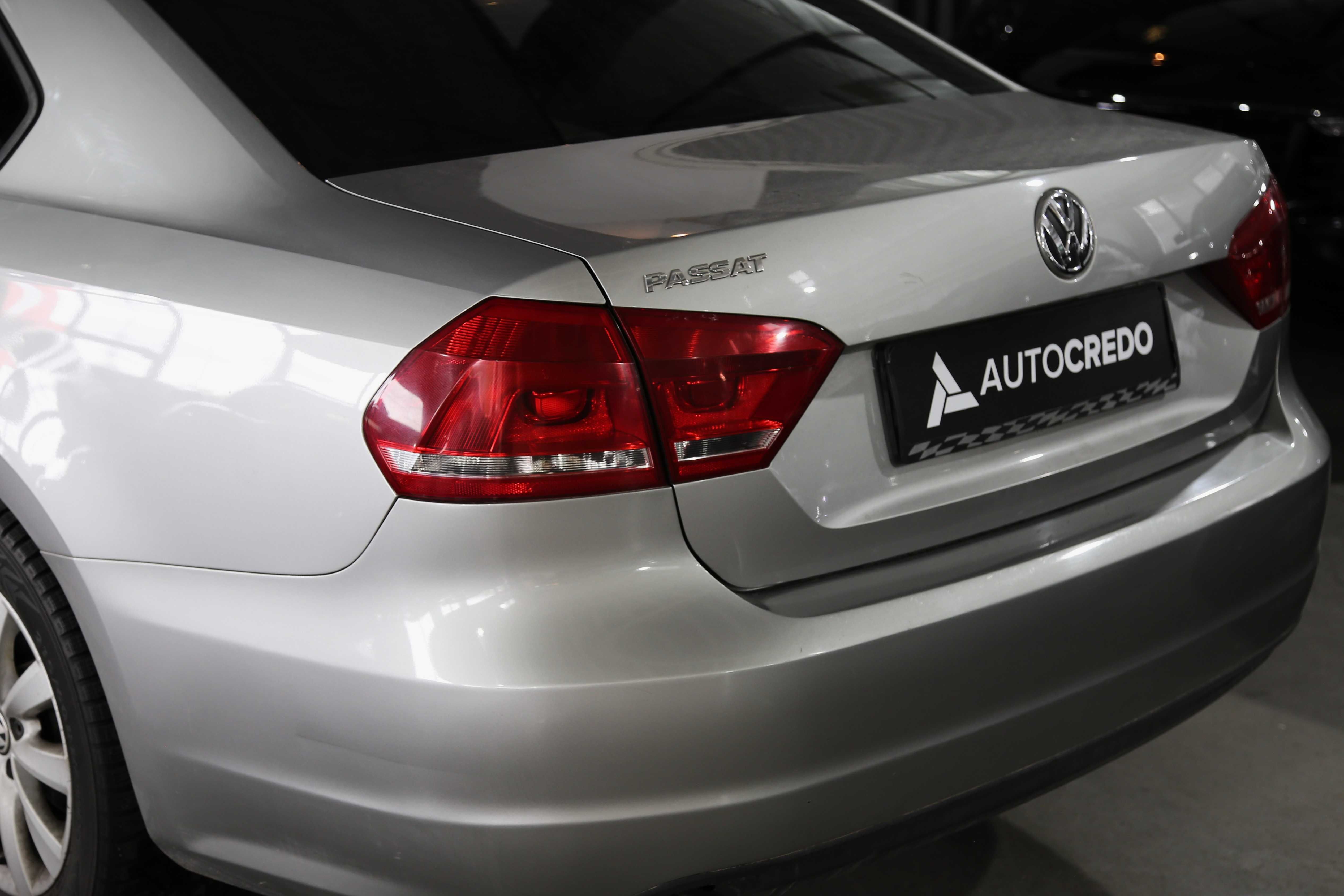 Volkswagen Passat 2012 року