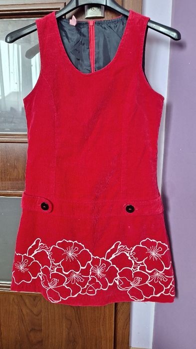 Czerwona piękna sukienka 128