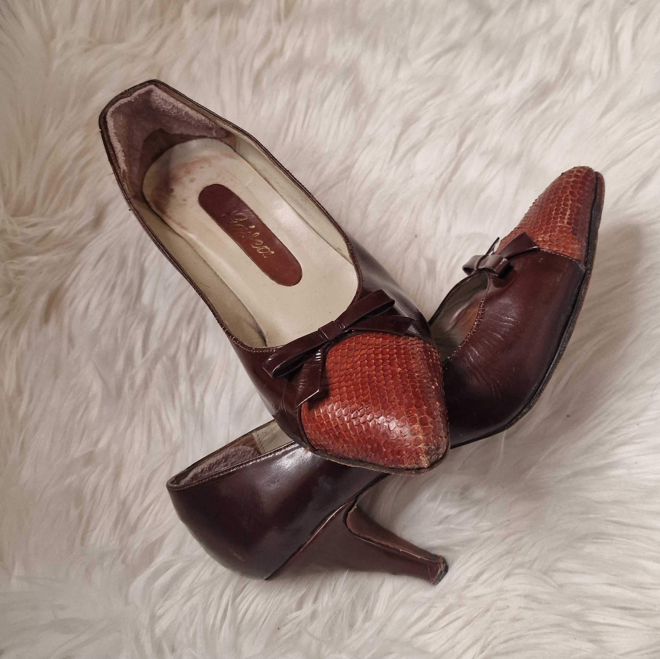 Sapatos de Salto Alto Verniz e Pele de Cobra