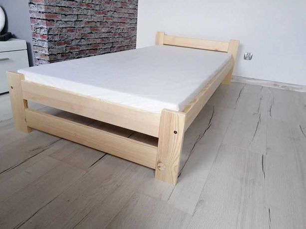 Nowe łóżko z materacem piankowym