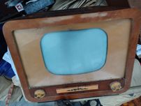 Stary zabytkowy telewizor Neptun z lat 50 tych