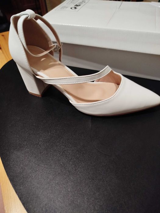 Sprzedam Białe szpilki