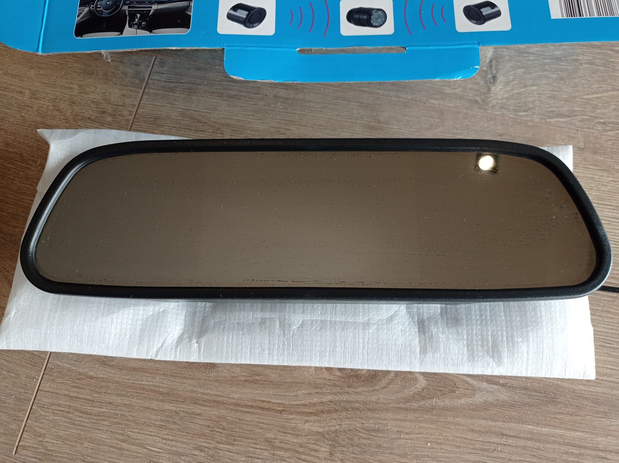 Wyświetlacz LCD - nakładka na lusterko samochodowe
