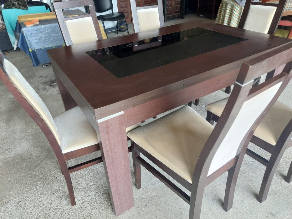 Vendo mesa de sala/ 6 cadeiras