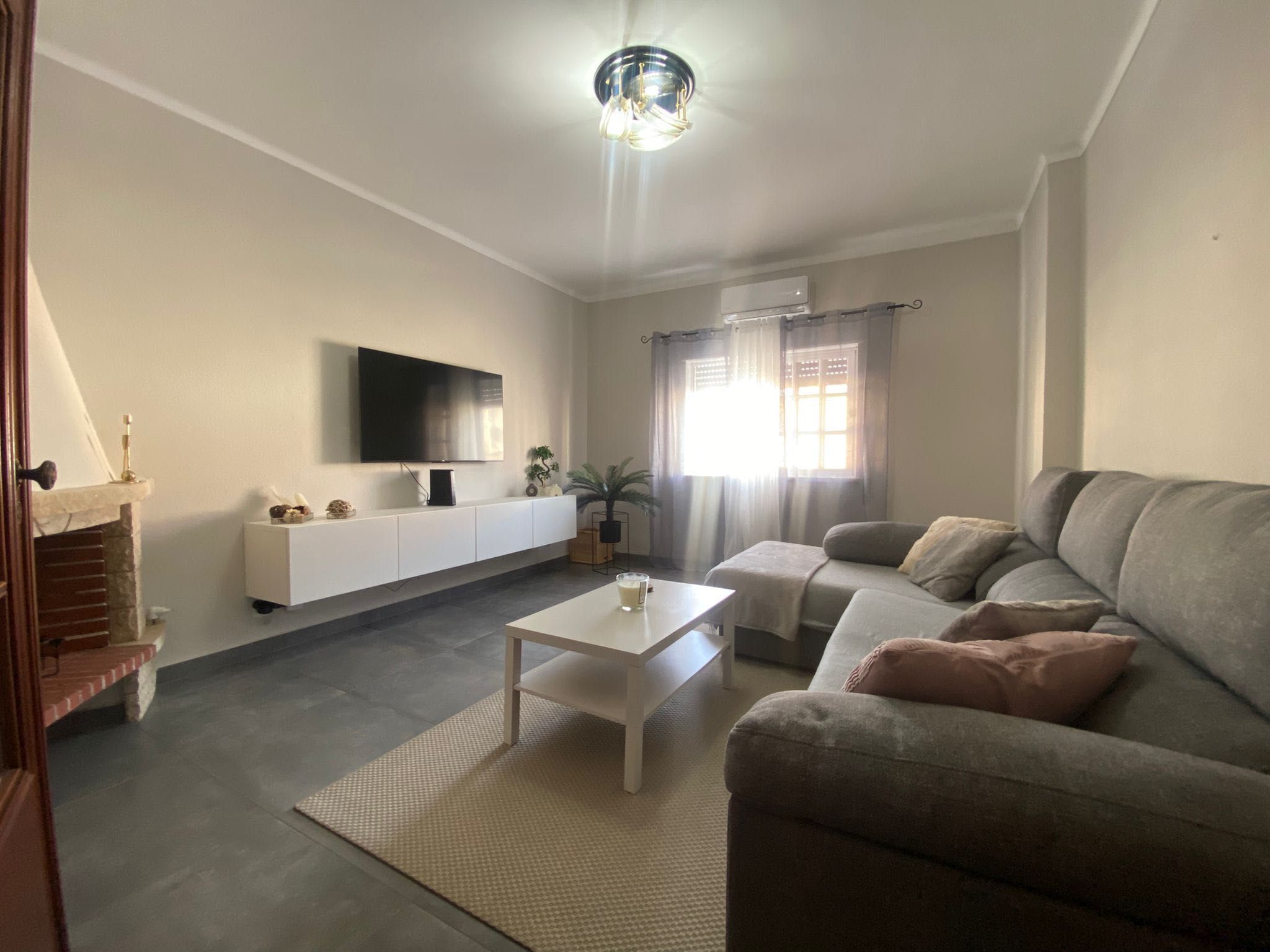 quarto moderno , cozinha equipada