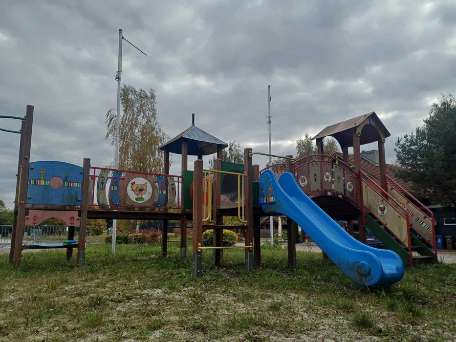 duży stylowy plac zabaw dla dzieci