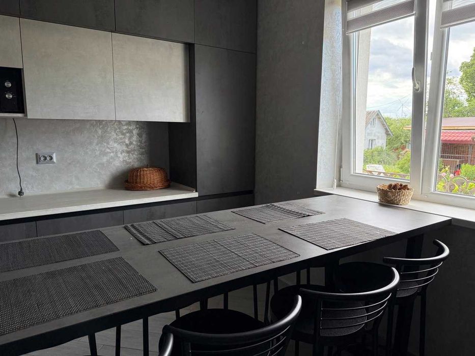 Пропонуємо новий просторий будинок у мальовничій Східниці Гори Карпати