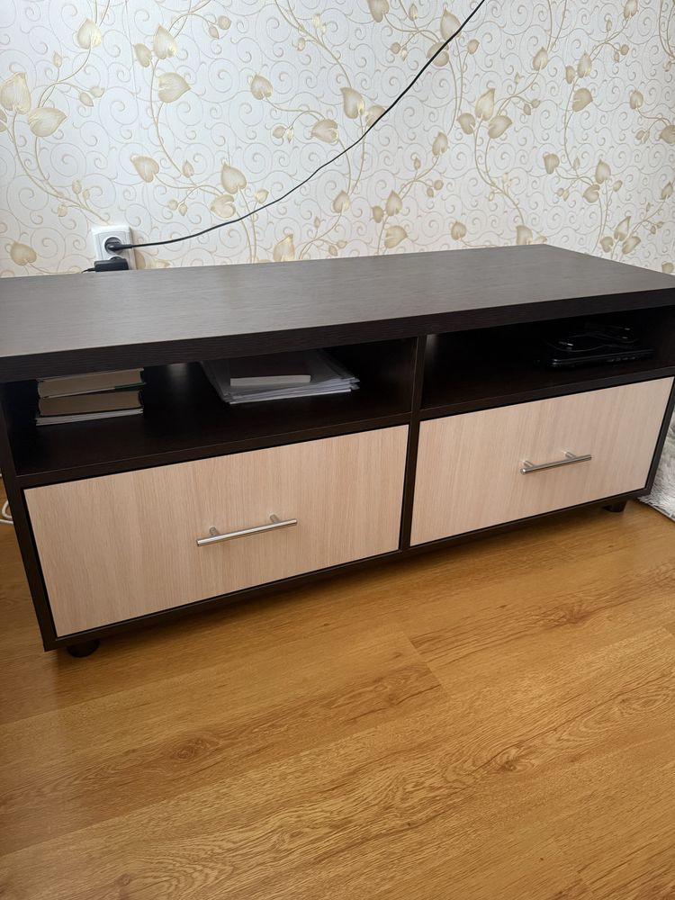 Продам тумбу під телевізор