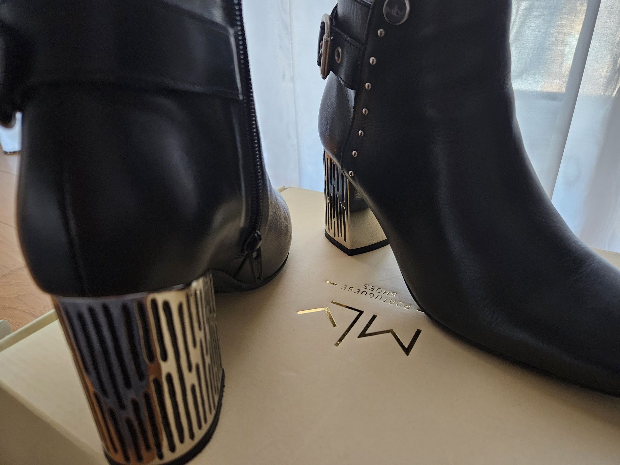 Botas em pele da MLY