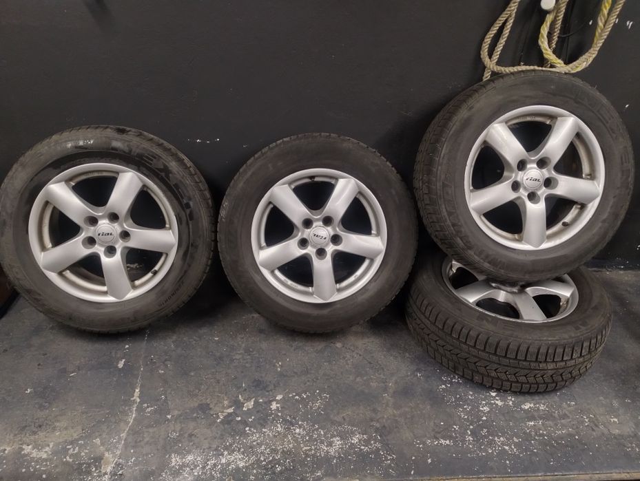 Opony zimowe z felgami r16
