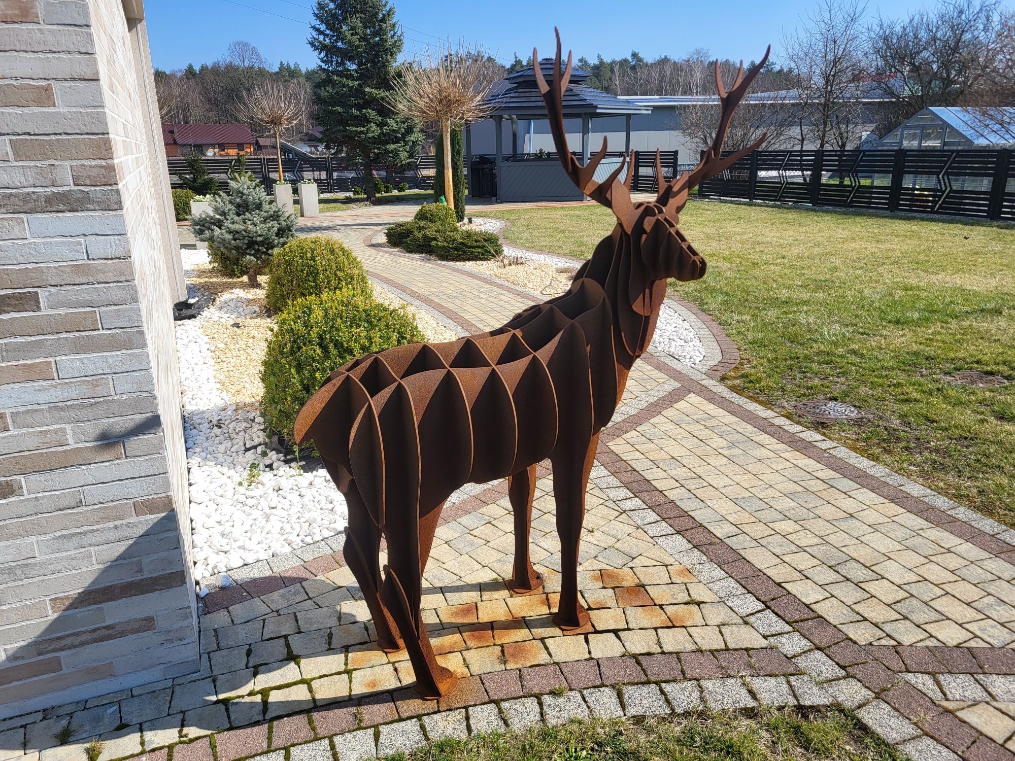 Jeleń z stali corten, jeleń do ogrodu, figura ogrodowa