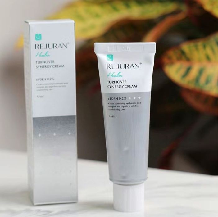 Крем з гілауроновою кіслотою і пептидами