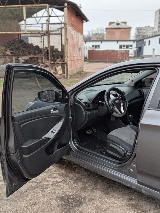 Hyundai Accent 2011 року автомат!