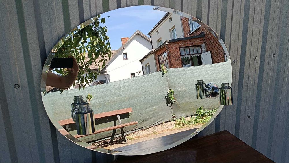 Lustro łazienkowe z kinkietami