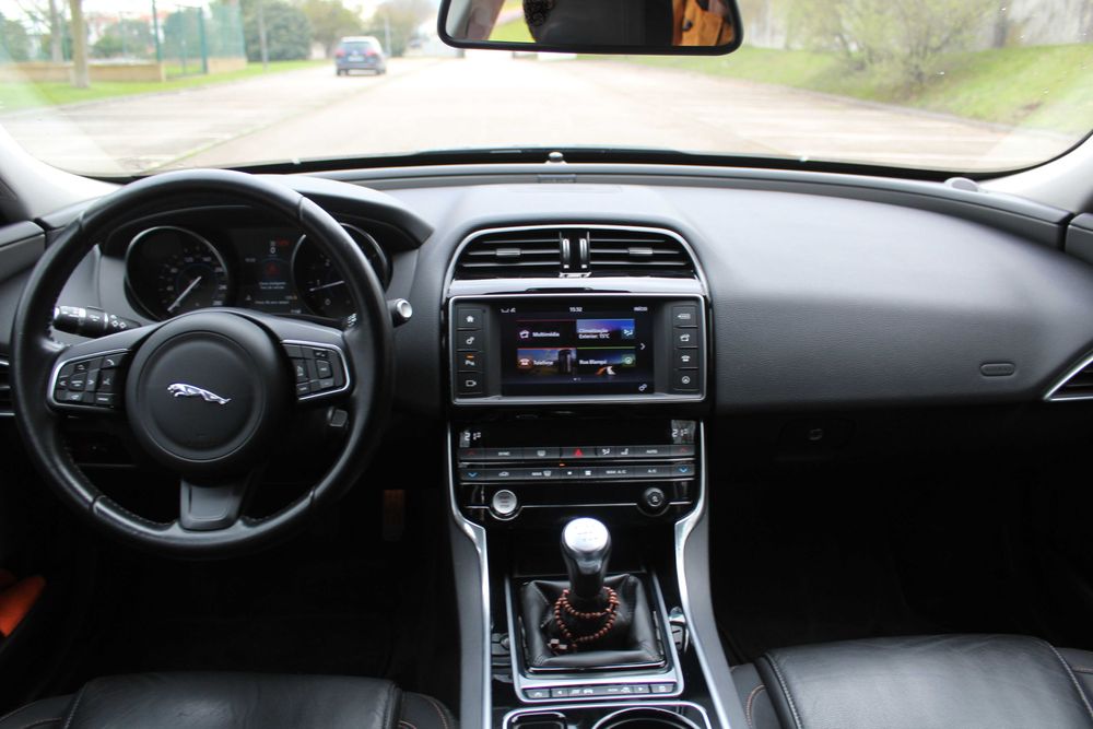Jaguar XE 2.0 D.