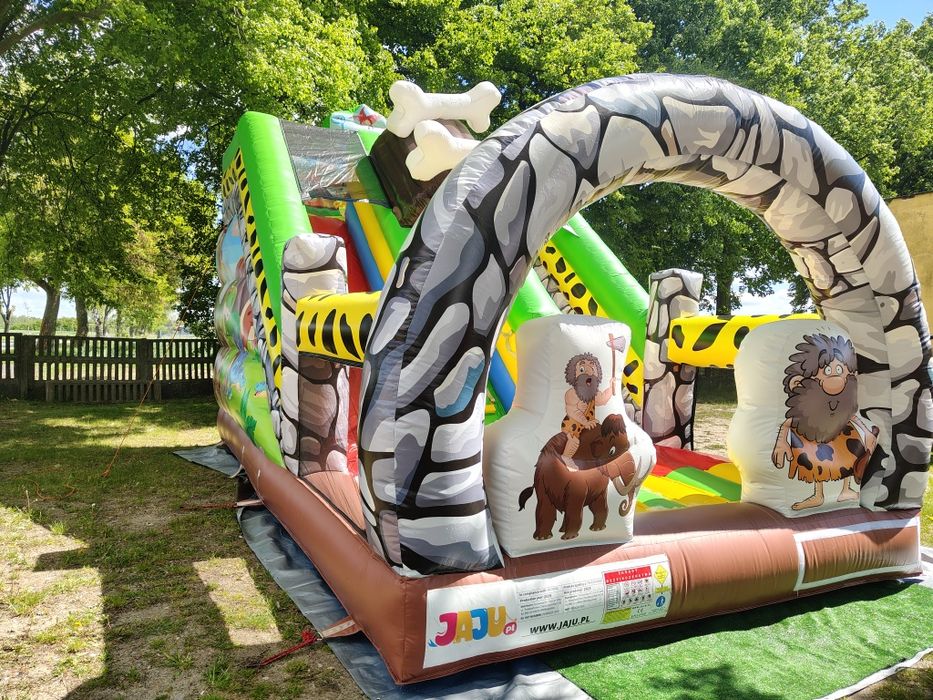 Zjeżdzalnia dmuchana oraz skakaniec :)
