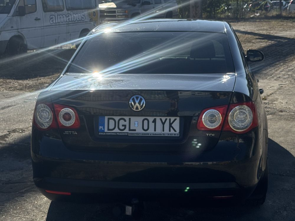 Volkswagen Jetta 1.6 TDI 2010r. manual/klima/tempomat/hak/podgrzewanie