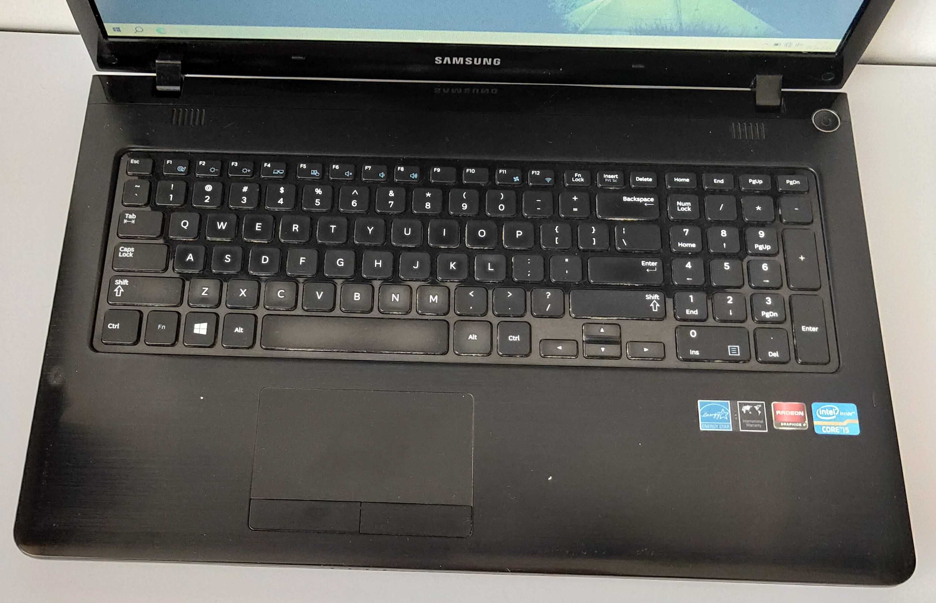 Laptop Samsung 350E 17.3" Intel i3-3110M SSD-240GB Radeon 7600 8GB W10