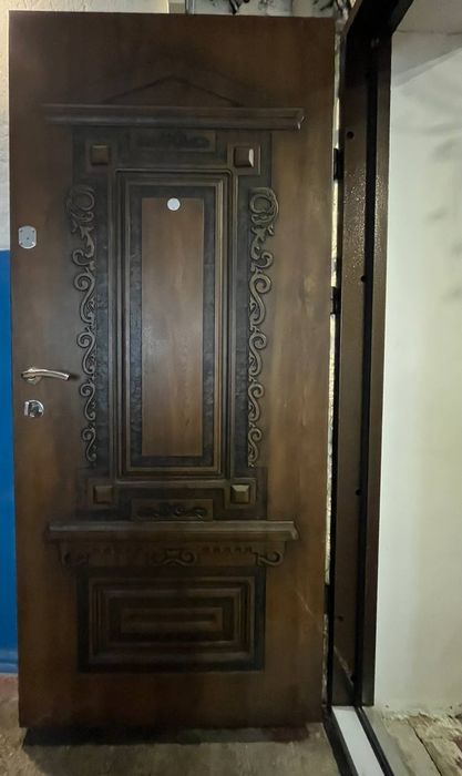 Вхідні двері дверь входная