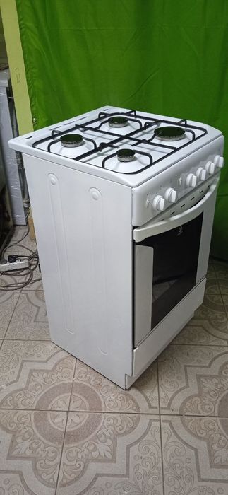 Газова плита б/в Indesit 50/60 поджигом духовка газова грилем вертелем