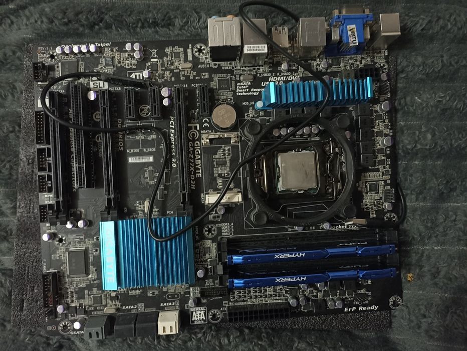 Материнська плата