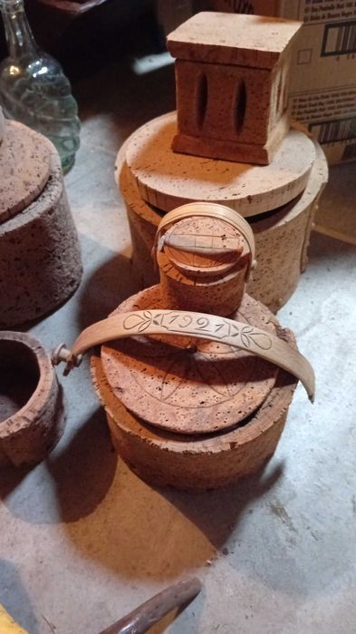 Tarros e ooutras peças  em cortiça