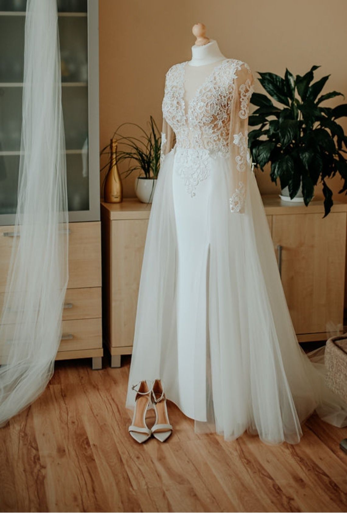 Suknia ślubna długi rękaw dopinany tren