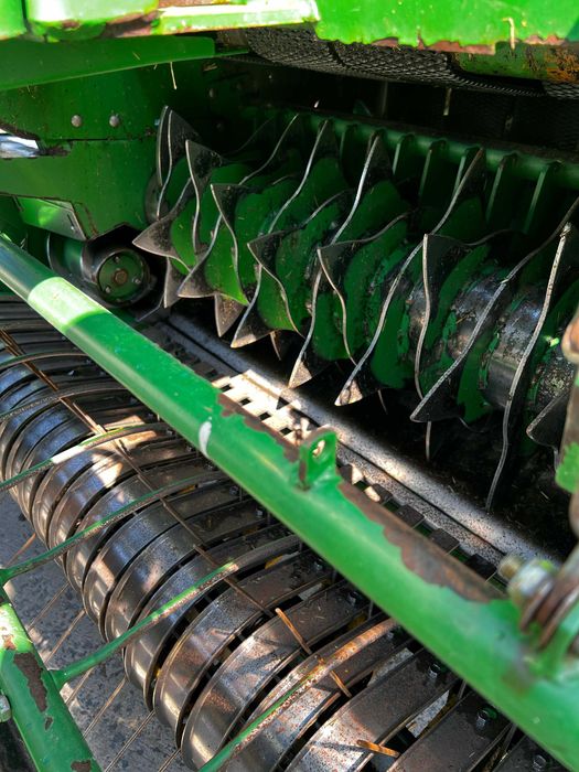 Прес-підбірник John Deere 864