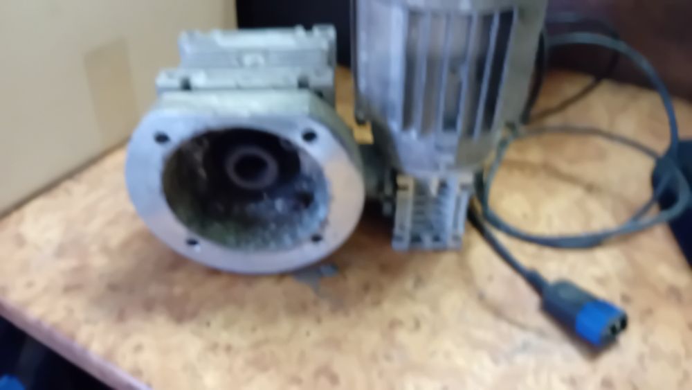 Pompka co wentylator szt 2 i silnik do żmijki podajnika do pieca