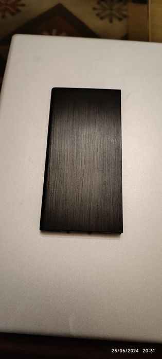 Powerbank 20 mah como nova, muito fina.