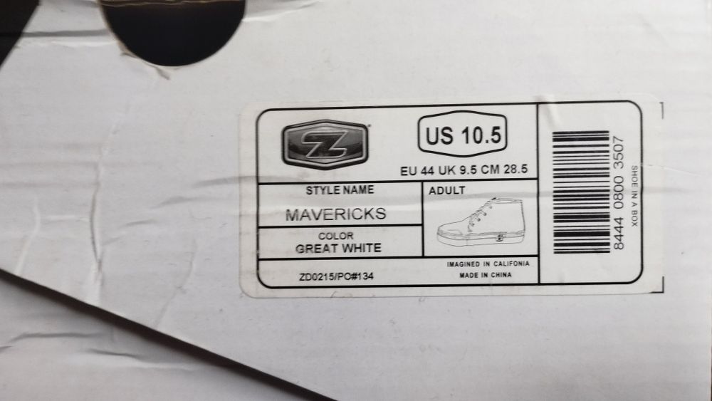 Tênis com zíper zipz novo na caixa 44 n°