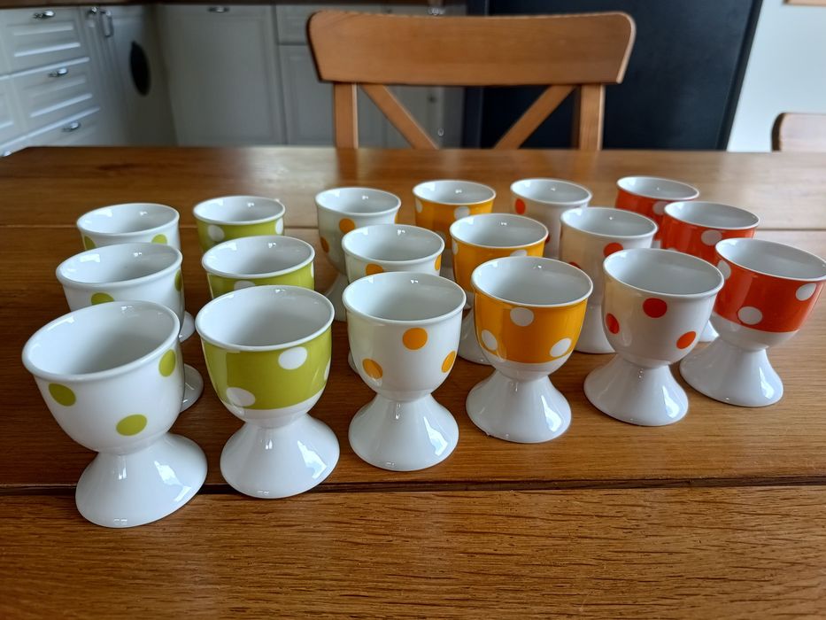 Kieliszki podstawki do jaj jajek na miękko zestaw 18 sztuk w kropki