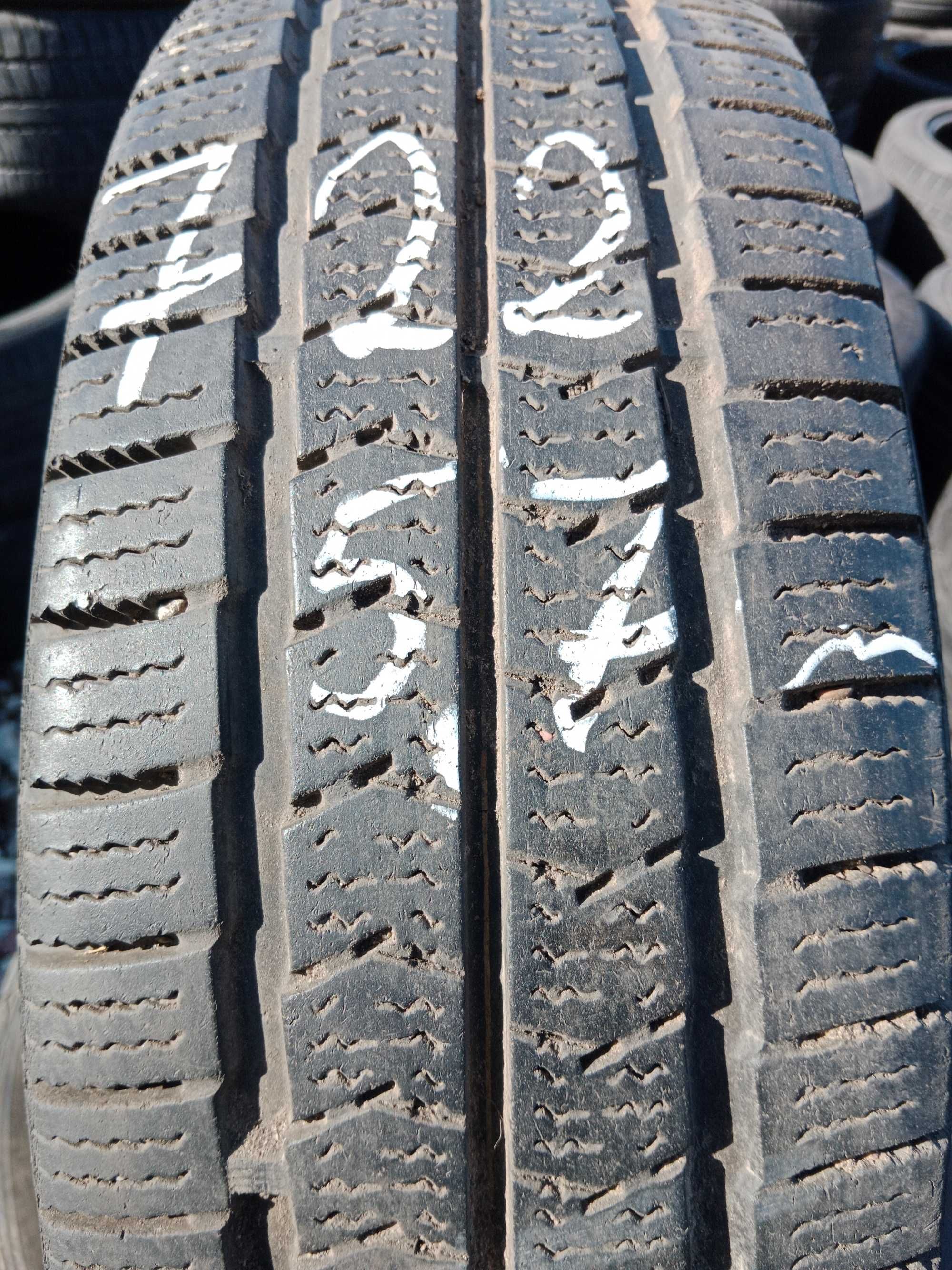 Opona używana zimowa 195/70R15C Nexen Winguard WT1 1szt.