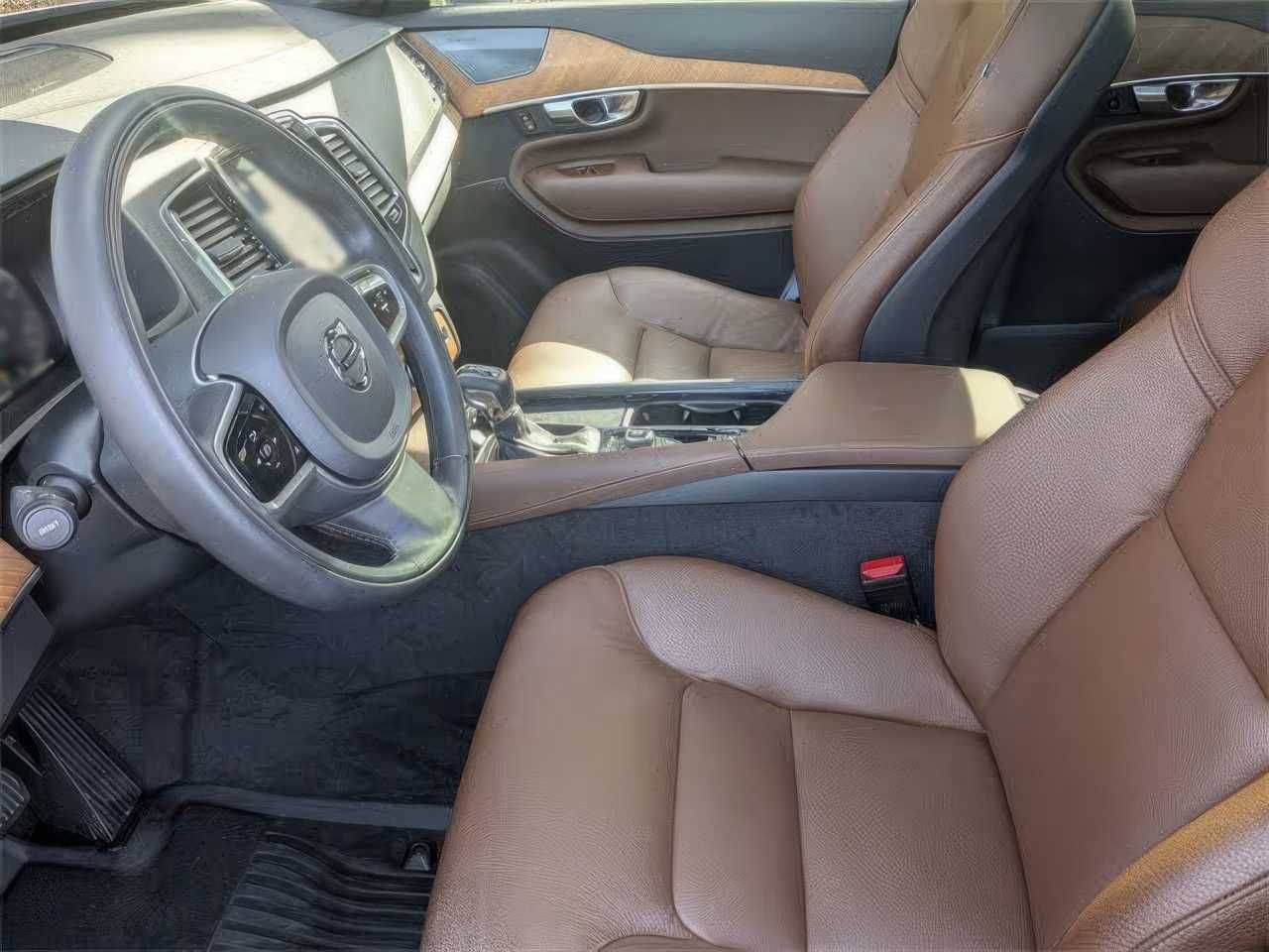 2022 Volvo XC90 T6 Momentum
