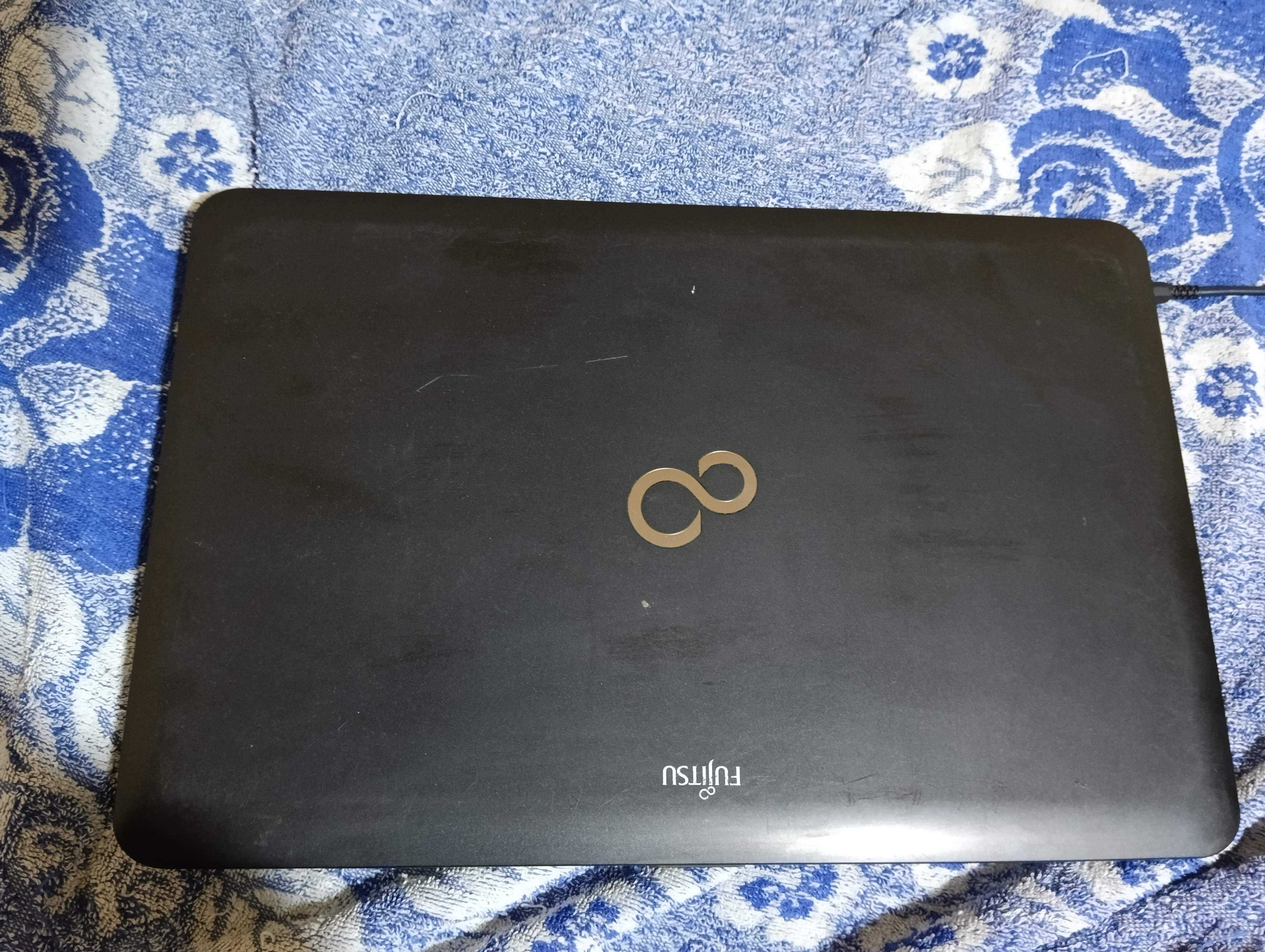 Продам ноутбук Fujitsu LIFEBOOK AH512