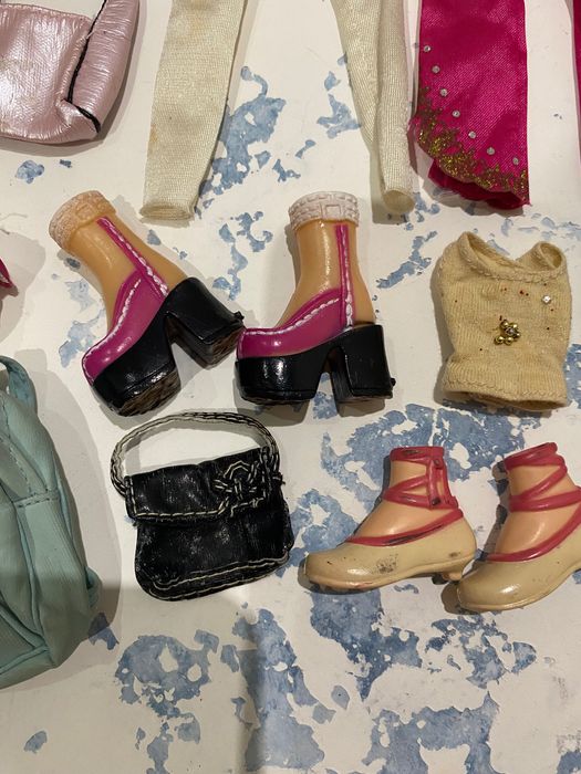 Продам одяг взуття сумки для ляльки Братц кукла Bratz