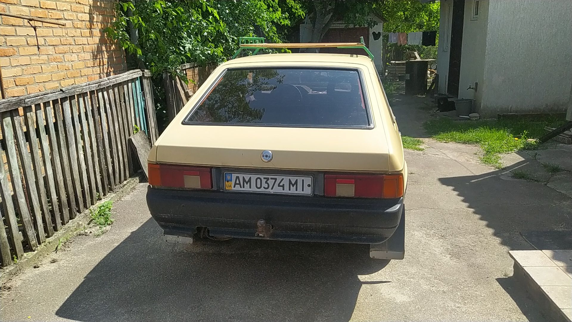 БУ автомобіль АЗЛК 21412