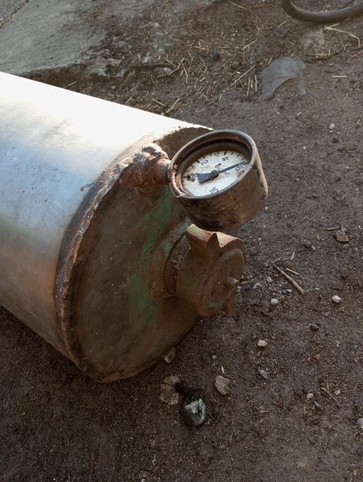 Маю отакий бак з нержавійки.