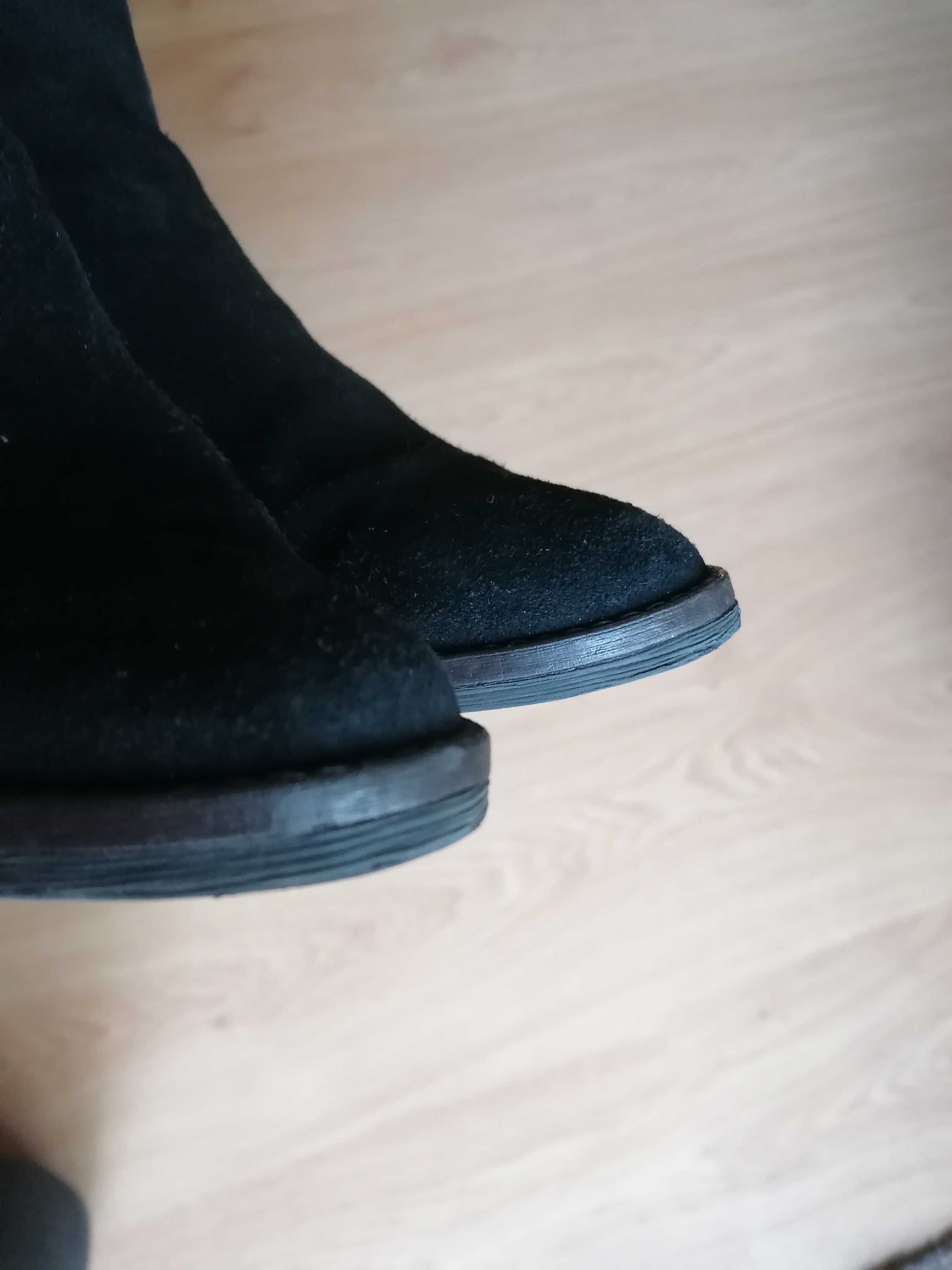 Botas pretas camurça