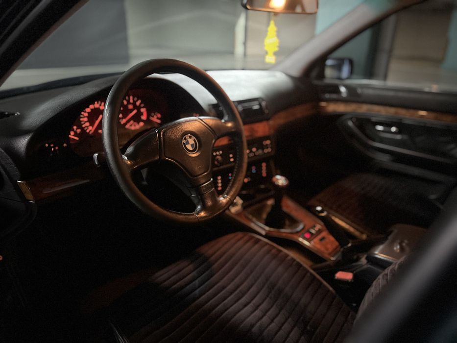 Продам BMW E39 525I