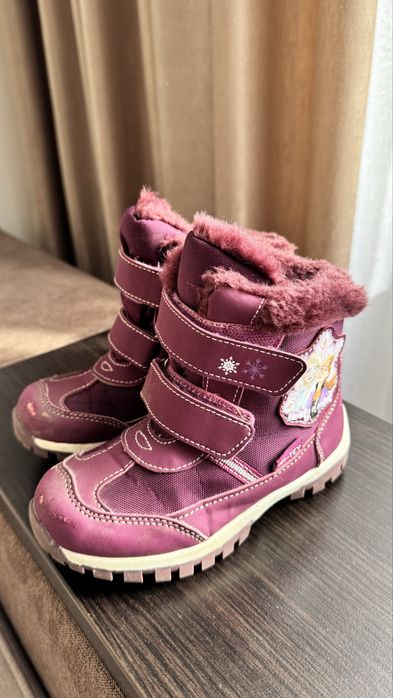 Зимний комплект и сапоги за 250 грн