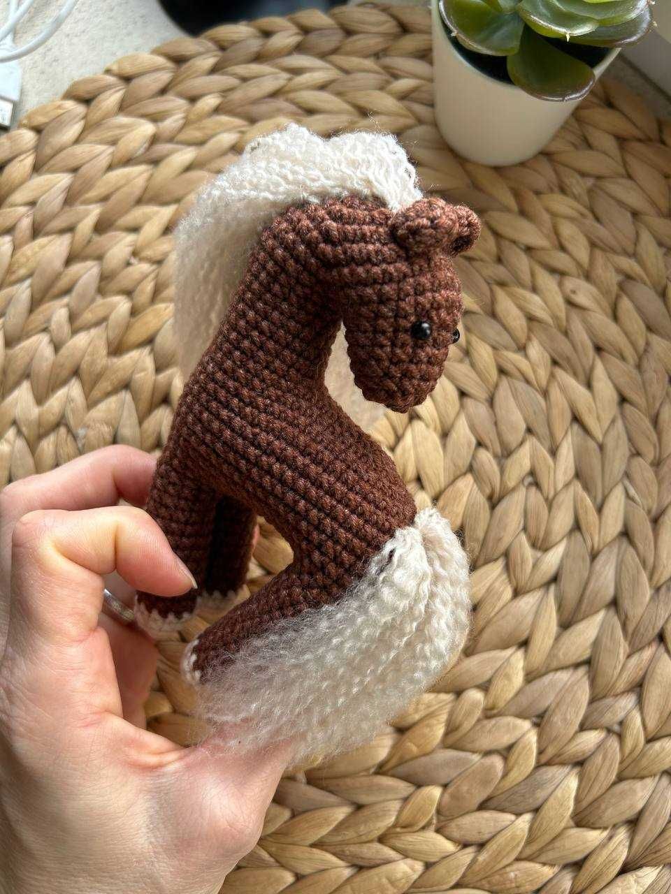 Konik na szydełku Amigurumi