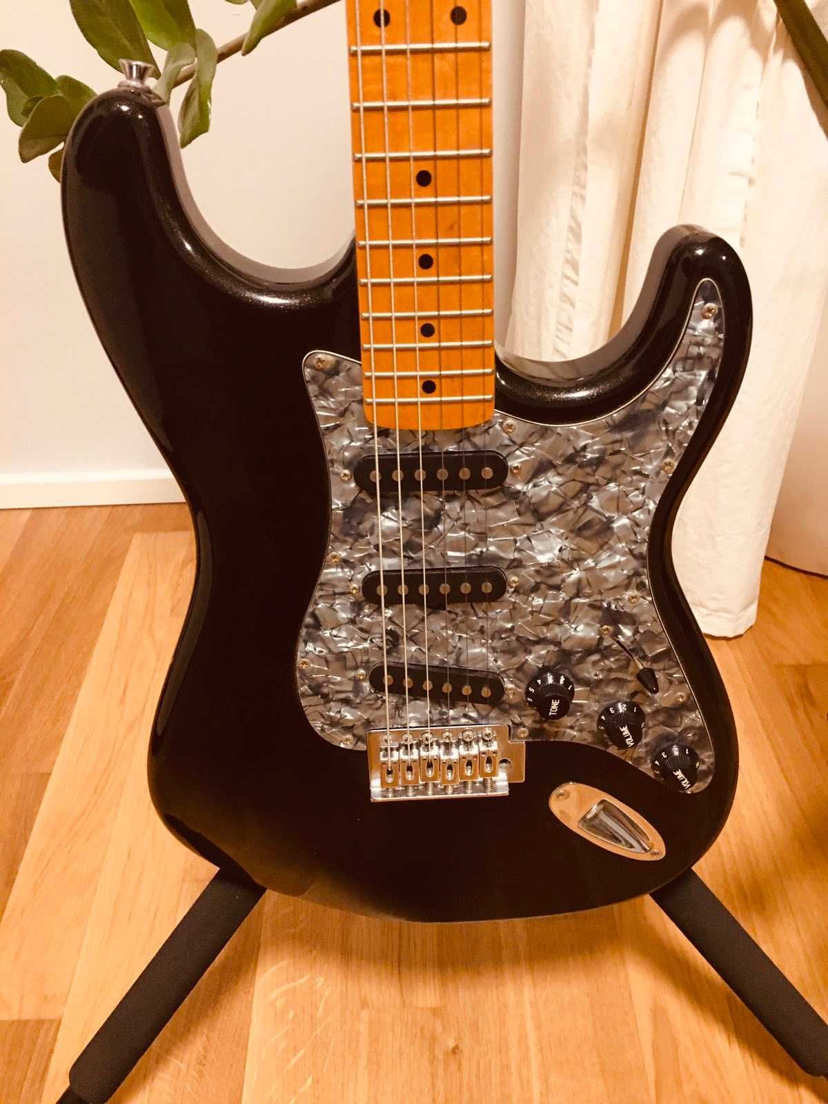 Эл/гитара Stratocaster Stagg S300 Китай 2000 г, в отличном состоянии