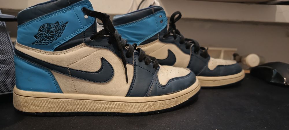 Jordan 1 Retro Obsidian