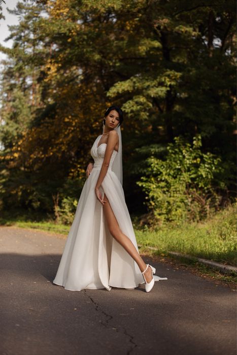 Продам весільну сукню