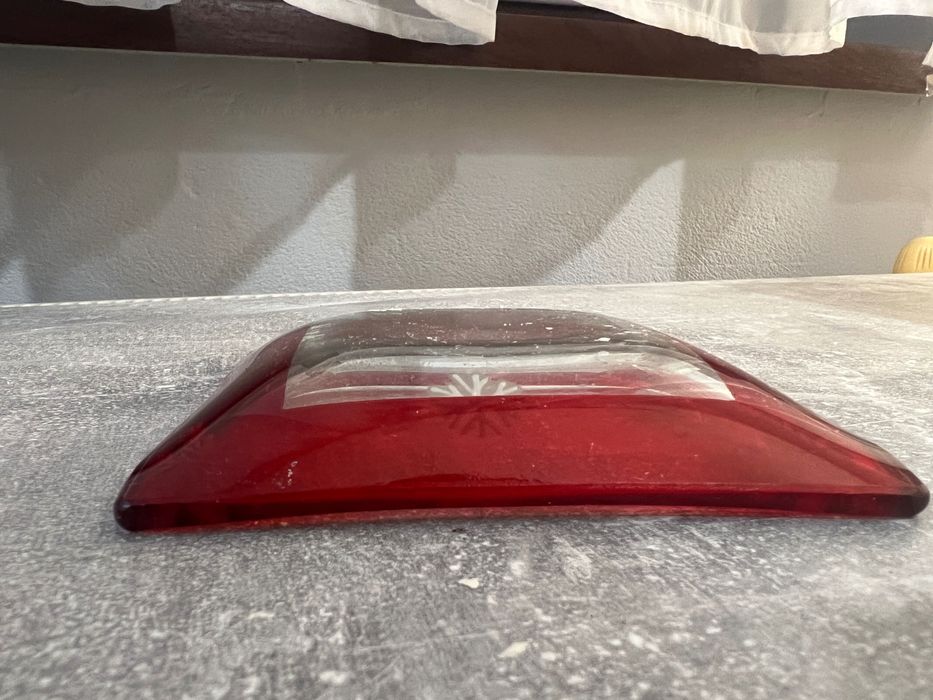 Talerz / podstawka świąteczna czerwona w śnieżynki