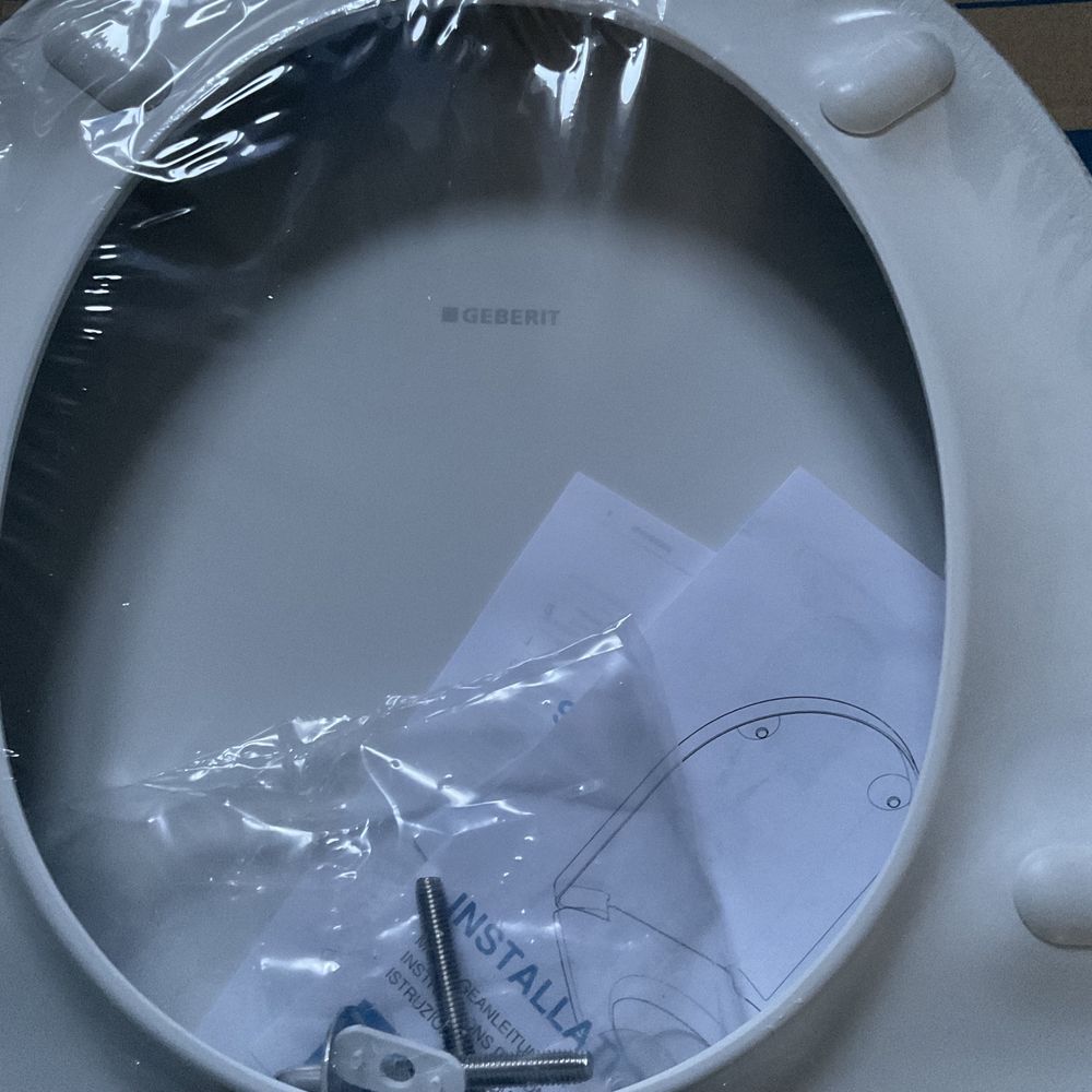 Geberit Renova deska WC z pokrywą biały zawiasy stal nierdzewna.